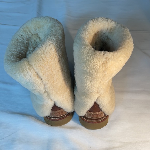 Ugg Australia Shearling Boots with Leather - Picture 9 of 14